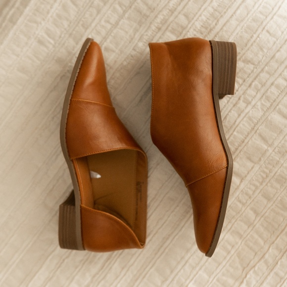 Universal Thread Shoes - Universal Thread Camel Loafers size 10